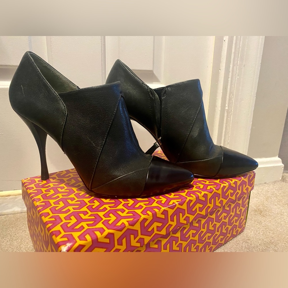 Tory Burch Leather Stiletto Ankle Boot Bootie - Barely Worn - Size 9